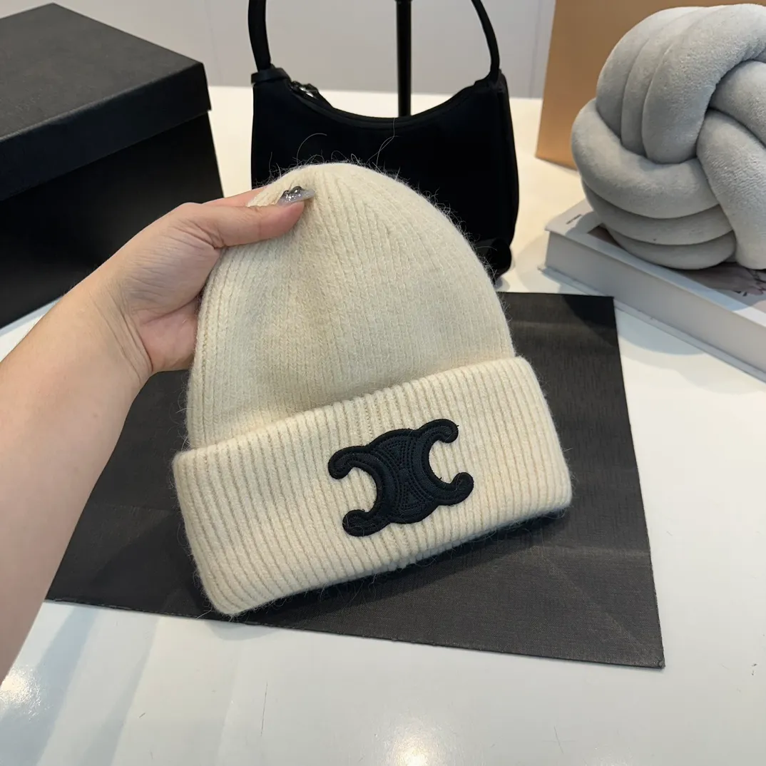 P60 CELINE 2024 autumn and winter new rabbit fur beanie, Korean style design ~ a must-have for autumn and winter wear