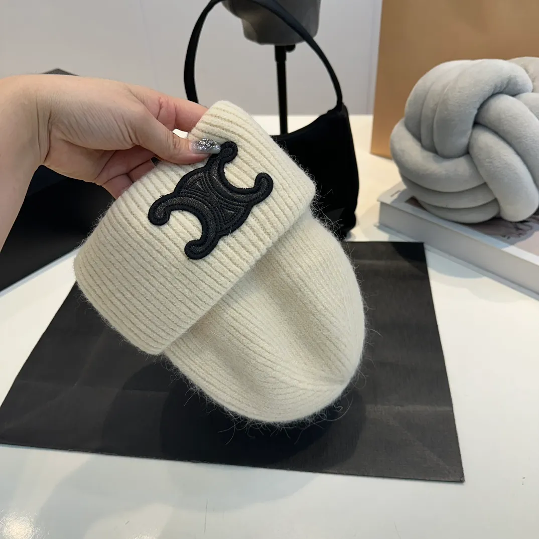 P60 CELINE 2024 autumn and winter new rabbit fur beanie, Korean style design ~ a must-have for autumn and winter wear