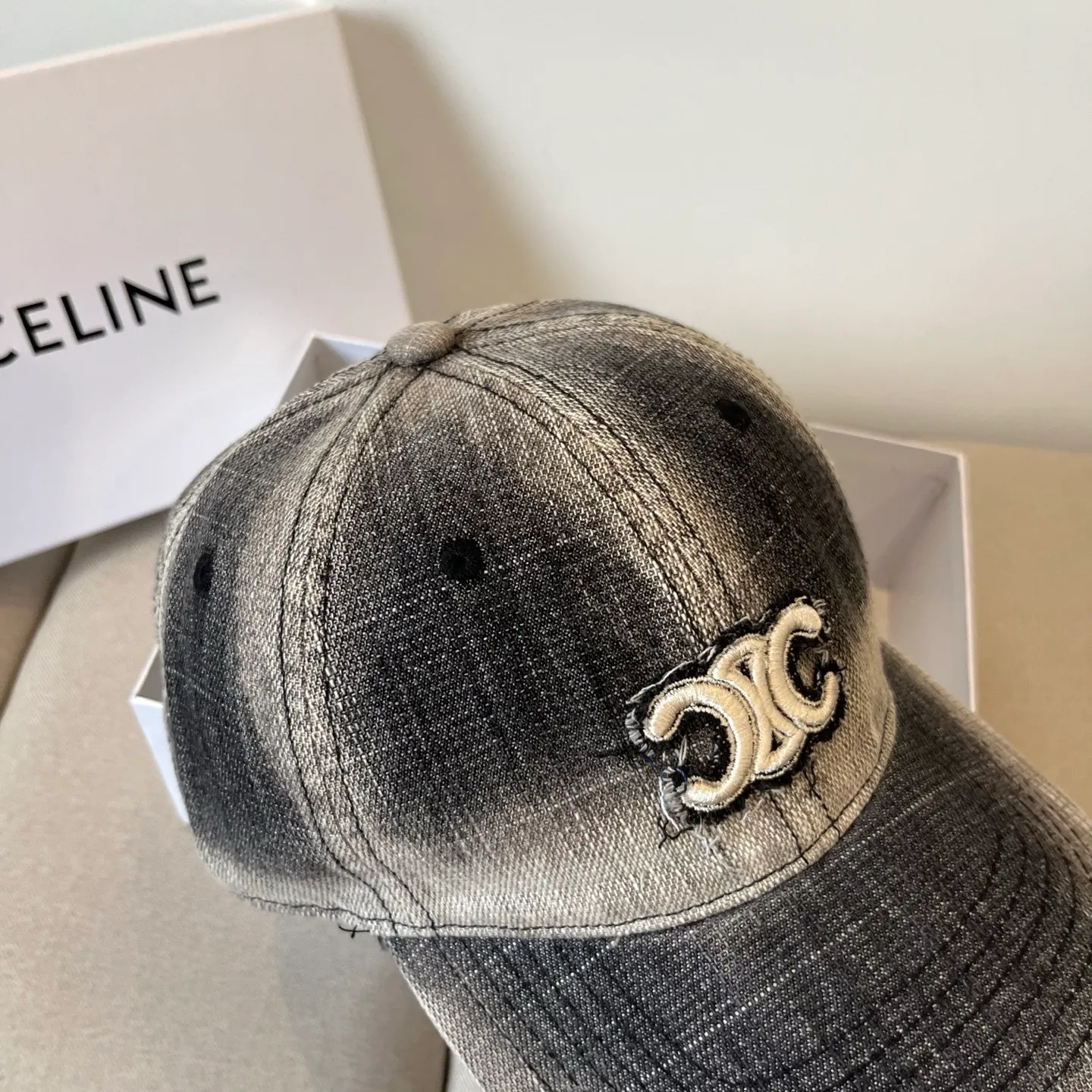 P60 [CELINE Celine] New classic casual and trendy baseball cap🧢Japanese and Korean style, looks great with any combination! A must-have when traveling