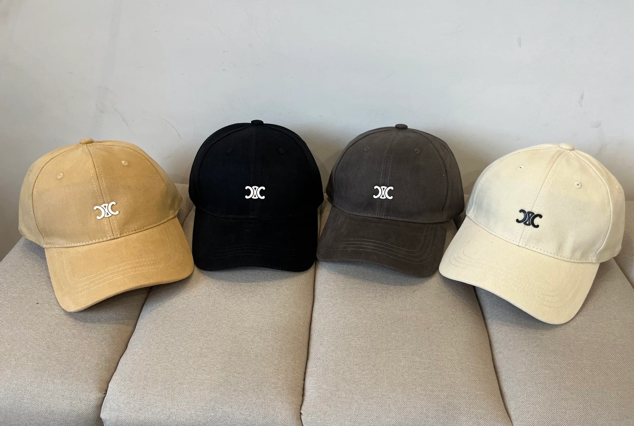 P 60 [CELINE Celine] New classic casual and trendy baseball cap🧢Japanese and Korean style, looks great with any combination! A must-have when traveling