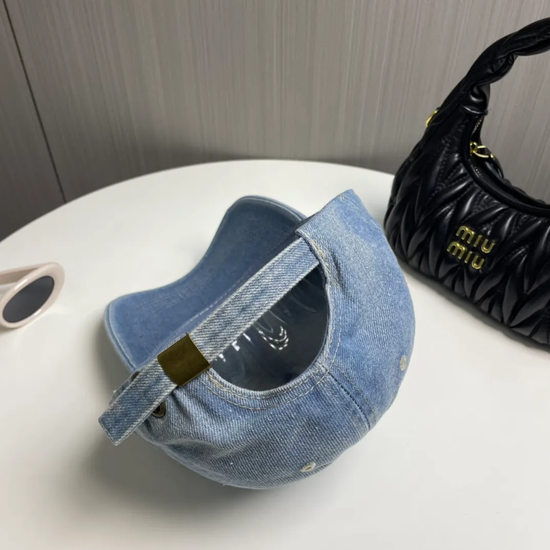 P50💛 Comes with dust bag [CELINE Celine] new denim baseball cap🧢, a must-have and easy to match when out on the street, get it now!