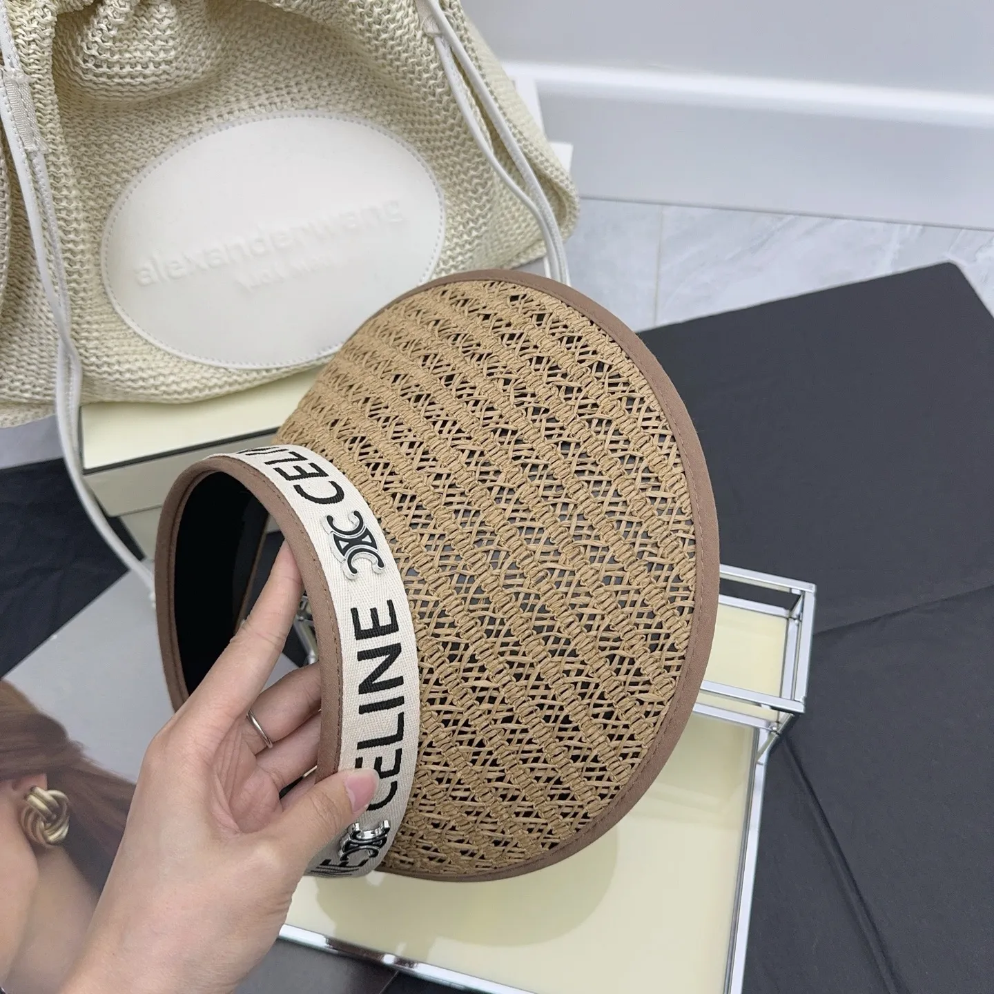 CELINE's new straw hollow hat 🍀 The Arc de Triomphe is full of high-end feel!