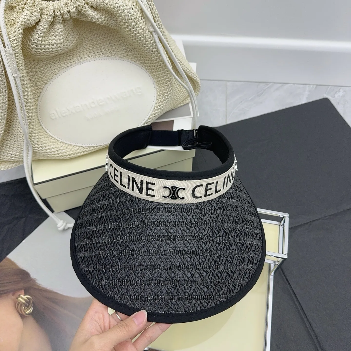 CELINE's new straw hollow hat 🍀 The Arc de Triomphe is full of high-end feel!