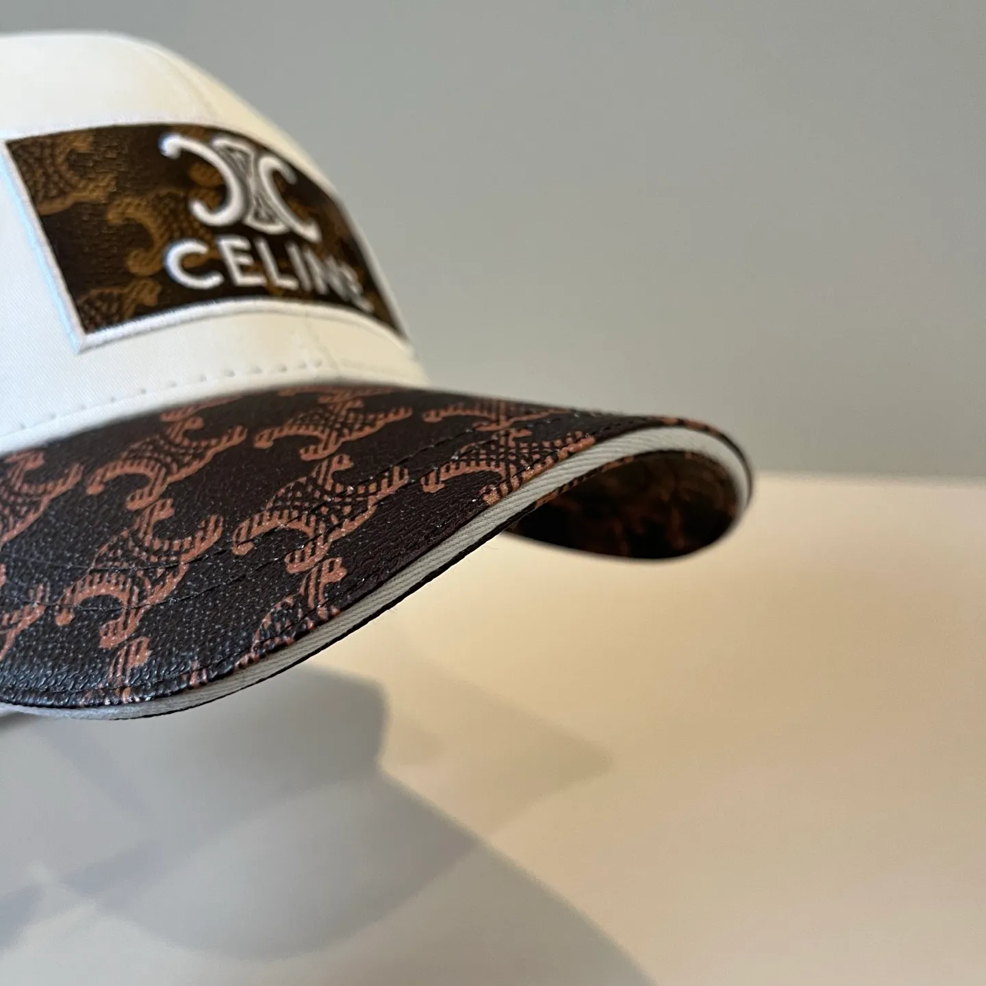 P56 [CELINE Celine] New classic casual and trendy baseball cap🧢Japanese and Korean style, looks great with any combination! A must-have when traveling