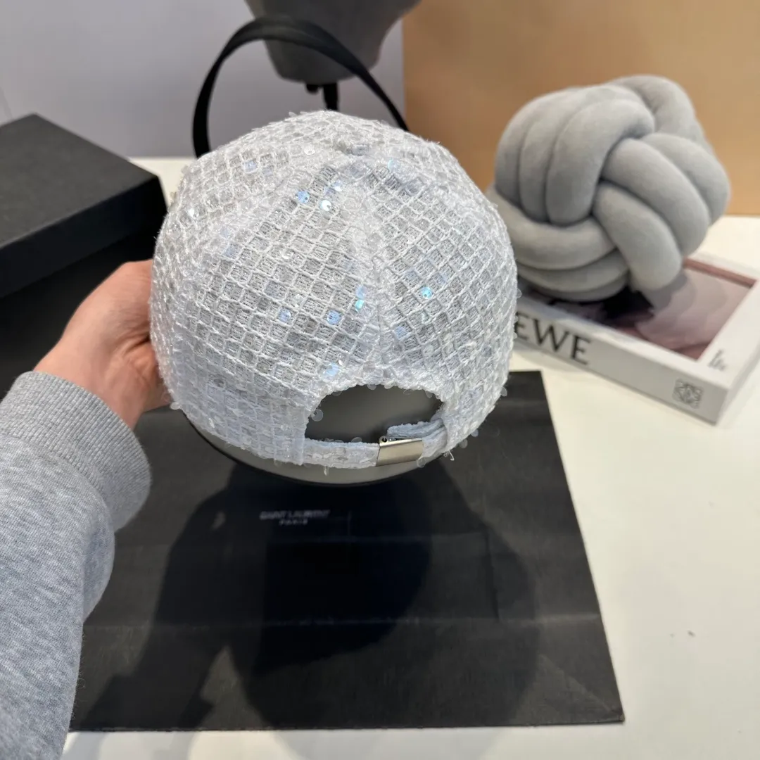 P56 CELINE's new classic casual and trendy baseball cap🧢Japanese and Korean style, looks great with any combination! A must-have when traveling