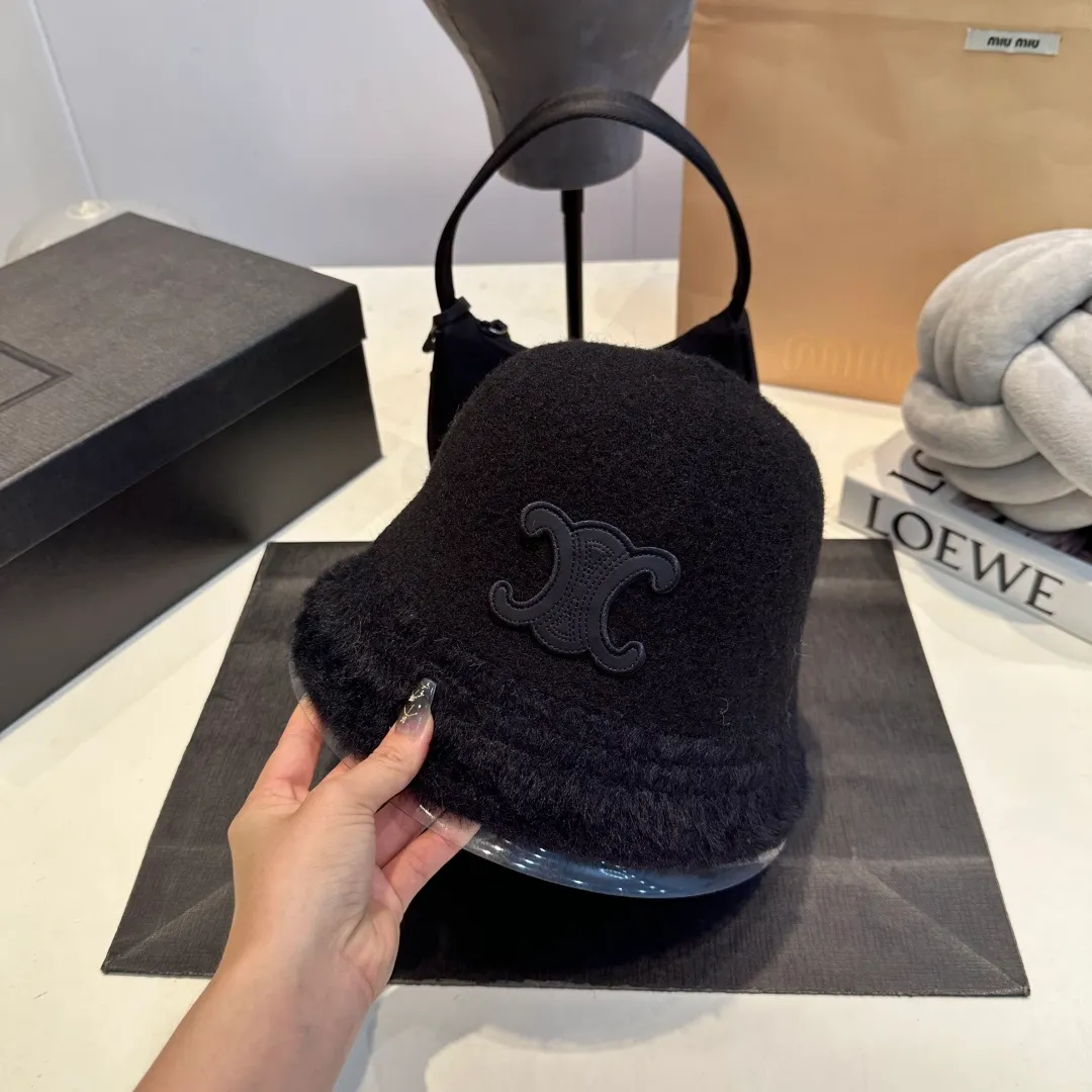 P60 Celine Celine* customized version of Arc de Triomphe lamb wool basin hat women's bucket hat 2025 hot new style autumn and winter hat fisherman hat winter style