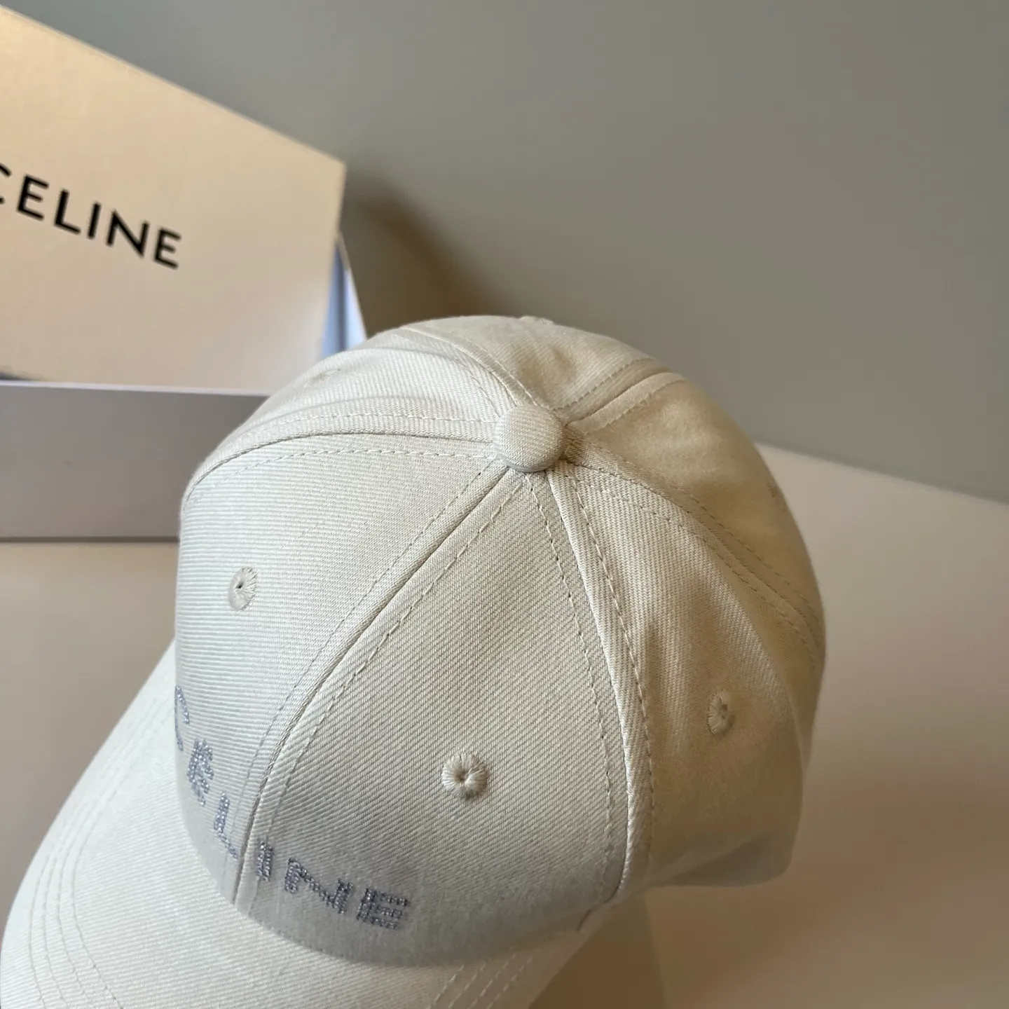 P70 [CELINE Celine] New classic casual and trendy baseball cap🧢Japanese and Korean style, looks great with any combination! A must-have when traveling