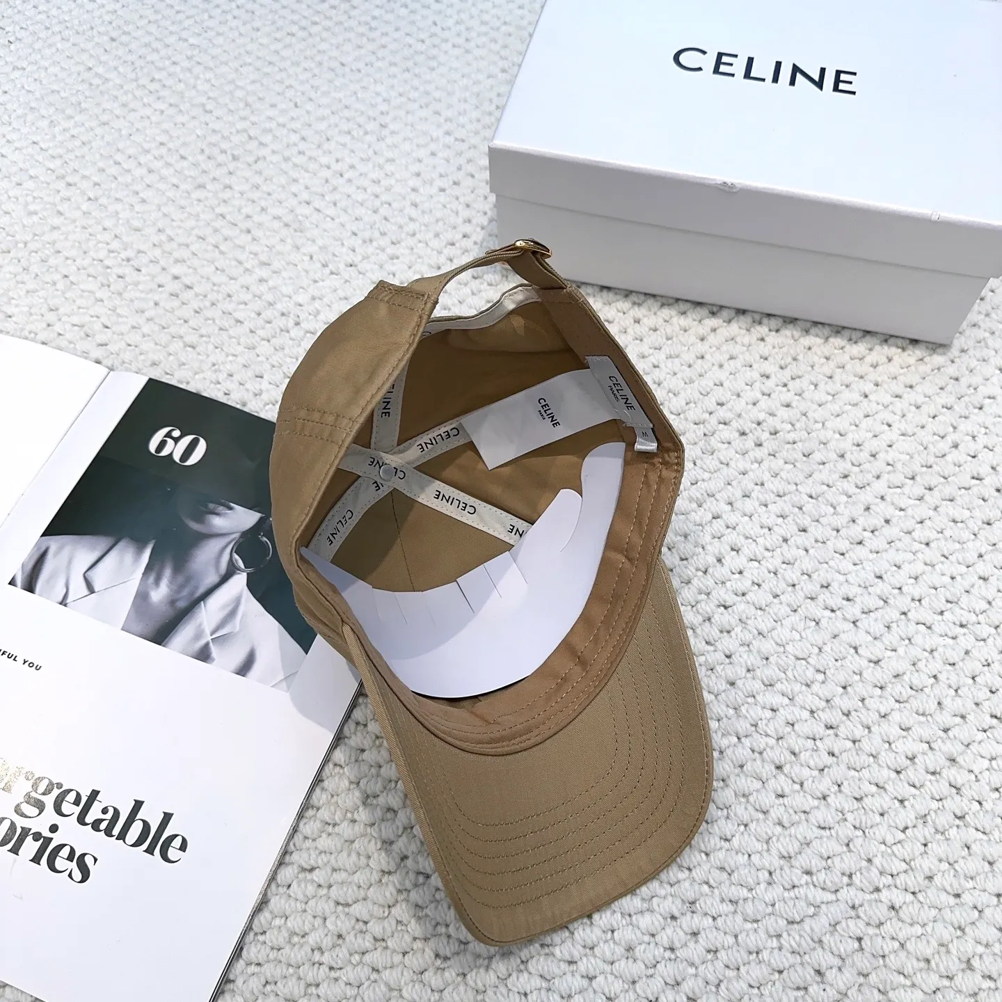 P70 popular CELINE (Celine) latest baseball cap with simple letters, fashionable and high-end workmanship! Every hat is made with care! Extraordinary quality, suitable for both men and women.    Céline's hat has a simple design, high-end color matching, delicate texture, and clean style. It is an iconic item. The letter C is the official icon of CELINE. It is deeply rooted in the brand's historical heritage, and at the same time it exudes modern elegance and a new trend of retro modernity. Simple baseball cap decorated with C logo. Self-attitude, no need to elaborate.