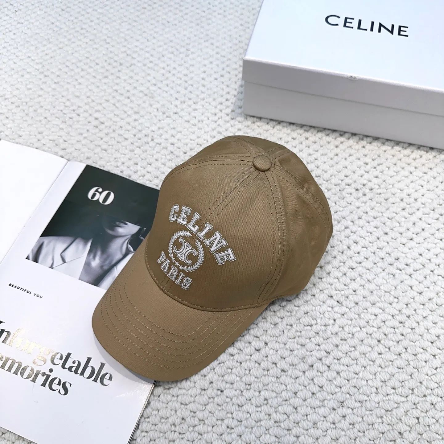 P70 popular CELINE (Celine) latest baseball cap with simple letters, fashionable and high-end workmanship! Every hat is made with care! Extraordinary quality, suitable for both men and women.    Céline's hat has a simple design, high-end color matching, delicate texture, and clean style. It is an iconic item. The letter C is the official icon of CELINE. It is deeply rooted in the brand's historical heritage, and at the same time it exudes modern elegance and a new trend of retro modernity. Simple baseball cap decorated with C logo. Self-attitude, no need to elaborate.