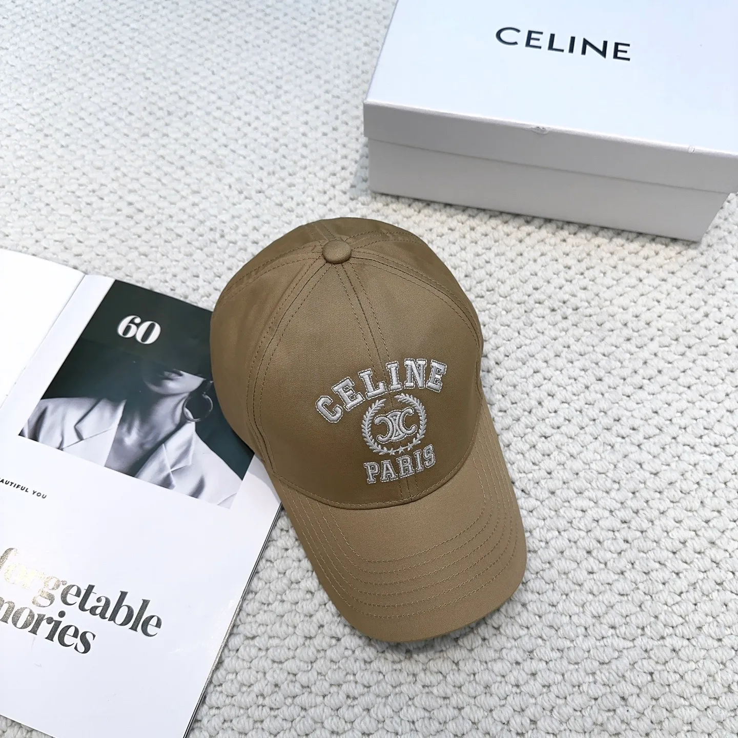P70 popular CELINE (Celine) latest baseball cap with simple letters, fashionable and high-end workmanship! Every hat is made with care! Extraordinary quality, suitable for both men and women.    Céline's hat has a simple design, high-end color matching, delicate texture, and clean style. It is an iconic item. The letter C is the official icon of CELINE. It is deeply rooted in the brand's historical heritage, and at the same time it exudes modern elegance and a new trend of retro modernity. Simple baseball cap decorated with C logo. Self-attitude, no need to elaborate.