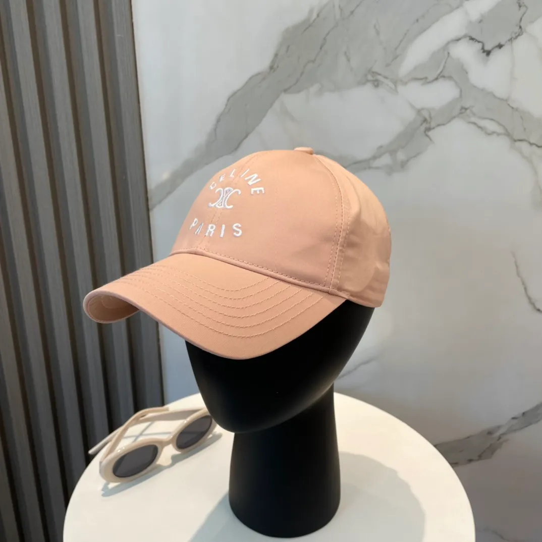 P86 popular CELINE (Celine) official website purchase version. Original 1:1 customized! The latest baseball cap with the same style as the simple letter star, fashionable and high-end workmanship! Every hat is made with care! Extraordinary quality, suitable for both men and women.    Céline's hat has a simple design, high-end color matching, delicate texture, and clean style. It is an iconic item. The letter C is the official icon of CELINE. It is deeply rooted in the brand's historical heritage, and at the same time it exudes modern elegance and a new trend of retro modernity. Simple baseball cap decorated with C logo. Self-attitude, no need to elaborate.