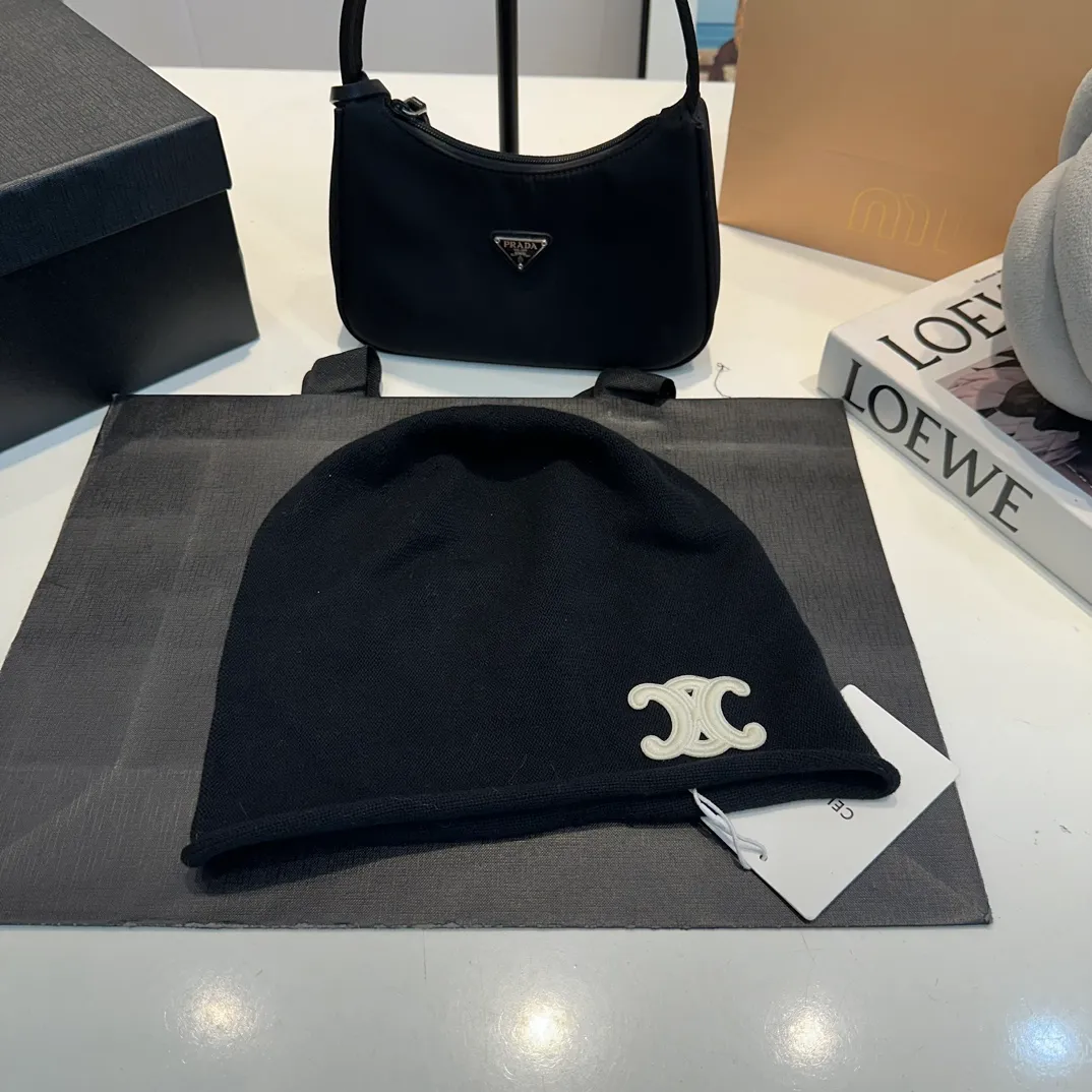 P50 Celine wool bucket hat, knitted clutch hat, head circumference 57cm