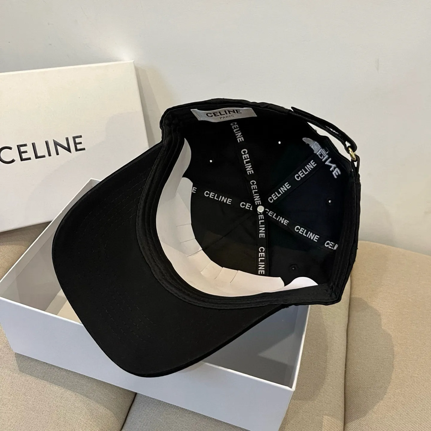 P60 [CELINE Celine] New classic casual and trendy baseball cap🧢Japanese and Korean style, looks great with any combination! A must-have when traveling