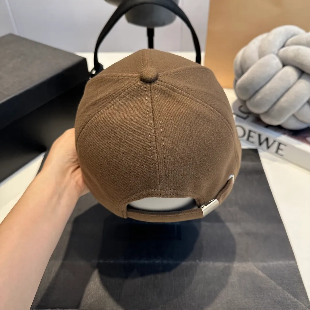 P60 CELINE new autumn and winter classic casual and trendy baseball cap🧢Japanese and Korean style, looks great with any combination! A must-have when traveling