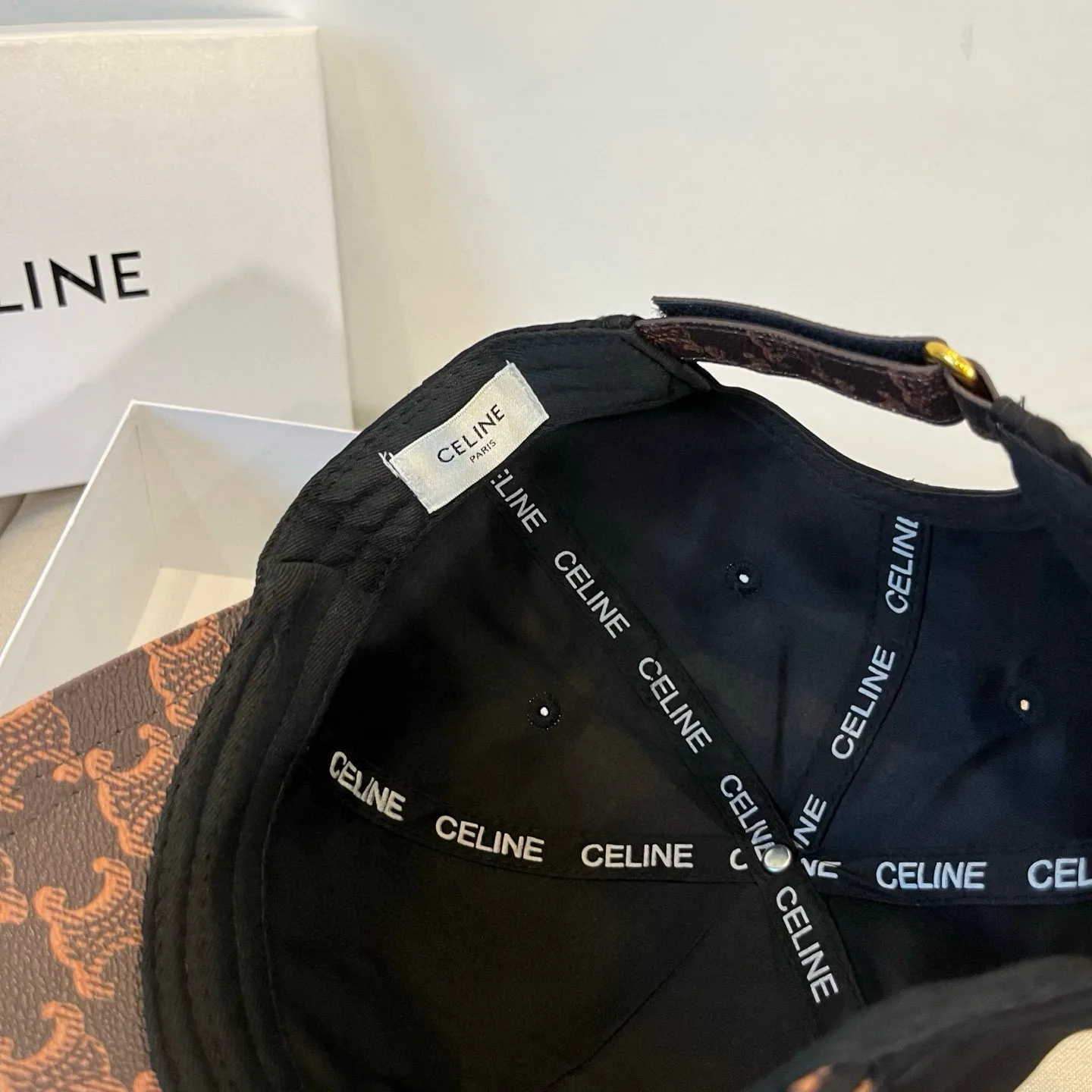 P60 [CELINE Celine] New classic casual and trendy baseball cap🧢Japanese and Korean style, looks great with any combination! A must-have when traveling