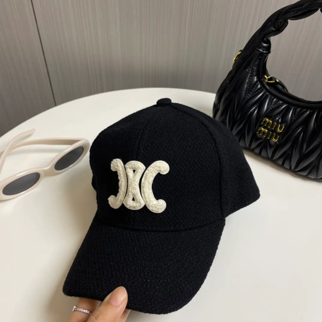 P86 CELINE · Celine's new fall and winter C letter embroidered baseball cap 🧢 Top version 👍 Purchased from ZP to make a pattern, and the hat shape is completely customized according to ZP 2:1. Custom woven wool fabric, super textured! The letter C distinguishes the market version, the size and the texture of the looped hair are all restored. The hardware adjustment buckle is custom-molded and has a logo. Customized logo webbing inside the hat, all details restored💯 ⚠️Size: One size fits all and adjustable!
