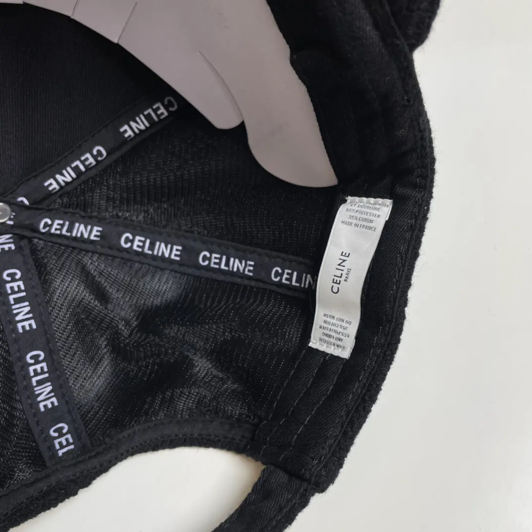 P86 CELINE · Celine's new fall and winter C letter embroidered baseball cap 🧢 Top version 👍 Purchased from ZP to make a pattern, and the hat shape is completely customized according to ZP 2:1. Custom woven wool fabric, super textured! The letter C distinguishes the market version, the size and the texture of the looped hair are all restored. The hardware adjustment buckle is custom-molded and has a logo. Customized logo webbing inside the hat, all details restored💯 ⚠️Size: One size fits all and adjustable!