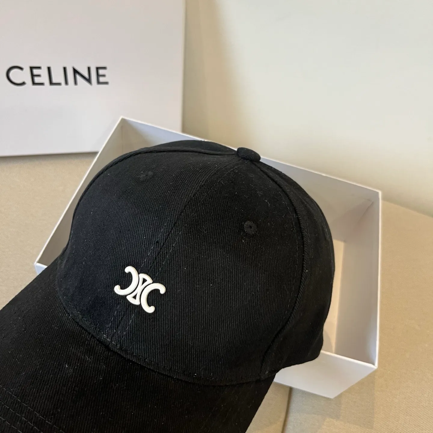 P60 [CELINE Celine] New classic casual and trendy baseball cap🧢Japanese and Korean style, looks great with any combination! A must-have when traveling