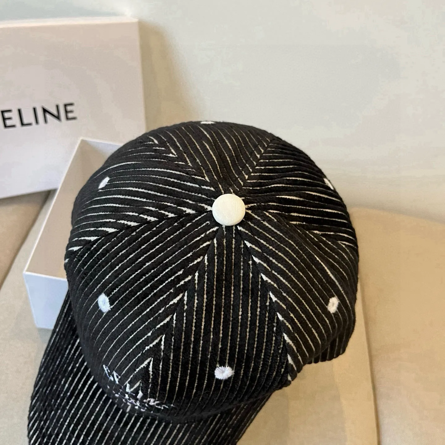 P60 [CELINE Celine] New classic casual and trendy baseball cap🧢Japanese and Korean style, looks great with any combination! A must-have when traveling