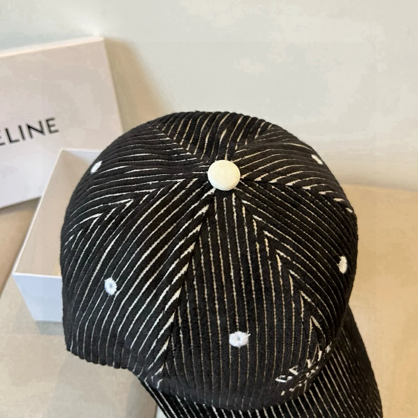 P60 [CELINE Celine] New classic casual and trendy baseball cap🧢Japanese and Korean style, looks great with any combination! A must-have when traveling