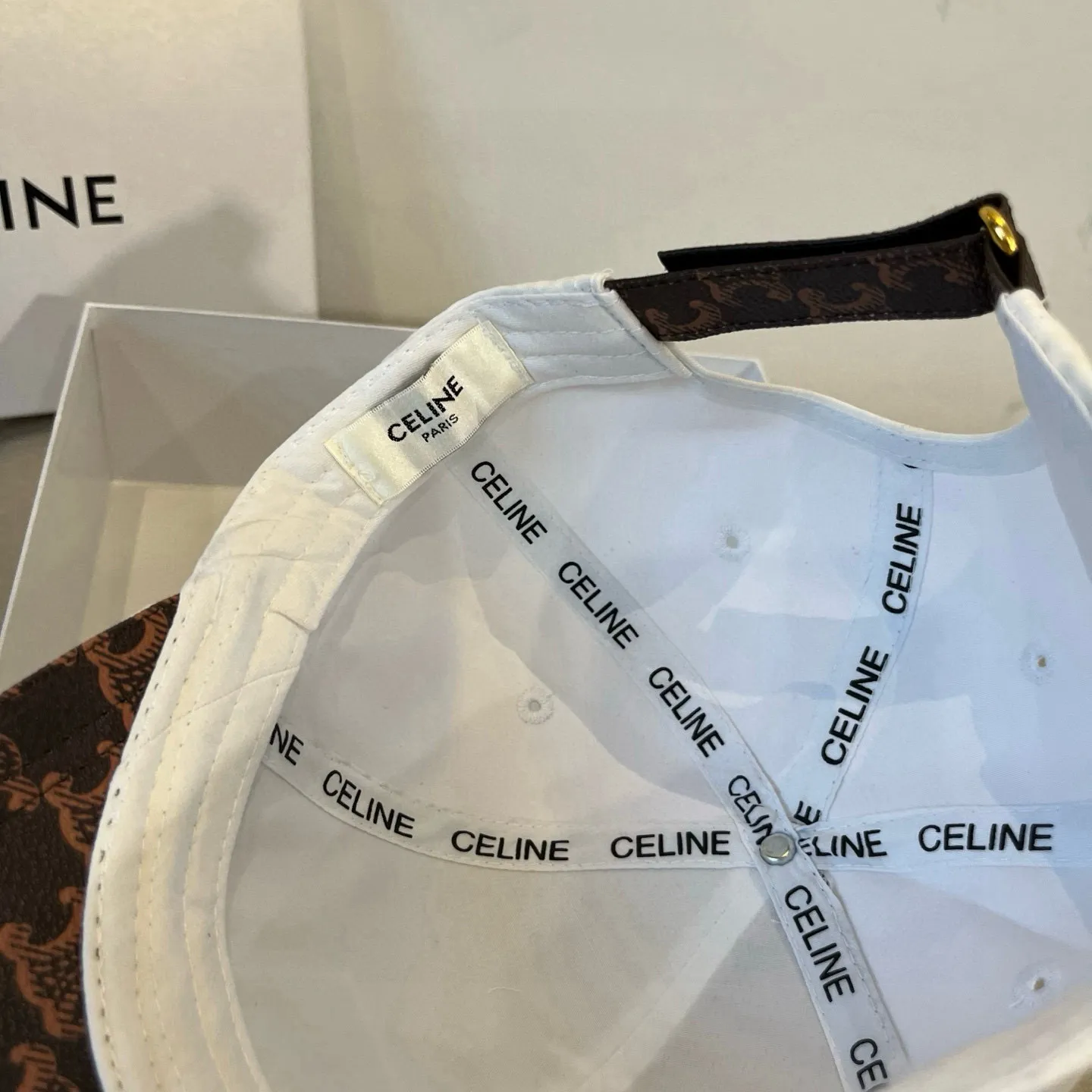 P60 [CELINE Celine] New classic casual and trendy baseball cap🧢Japanese and Korean style, looks great with any combination! A must-have when traveling