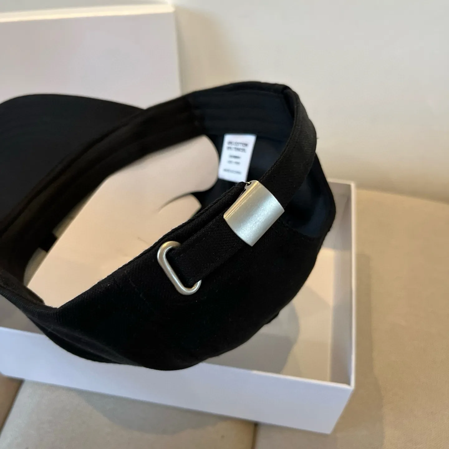 P60 [CELINE Celine] New classic casual and trendy baseball cap🧢Japanese and Korean style, looks great with any combination! A must-have when traveling