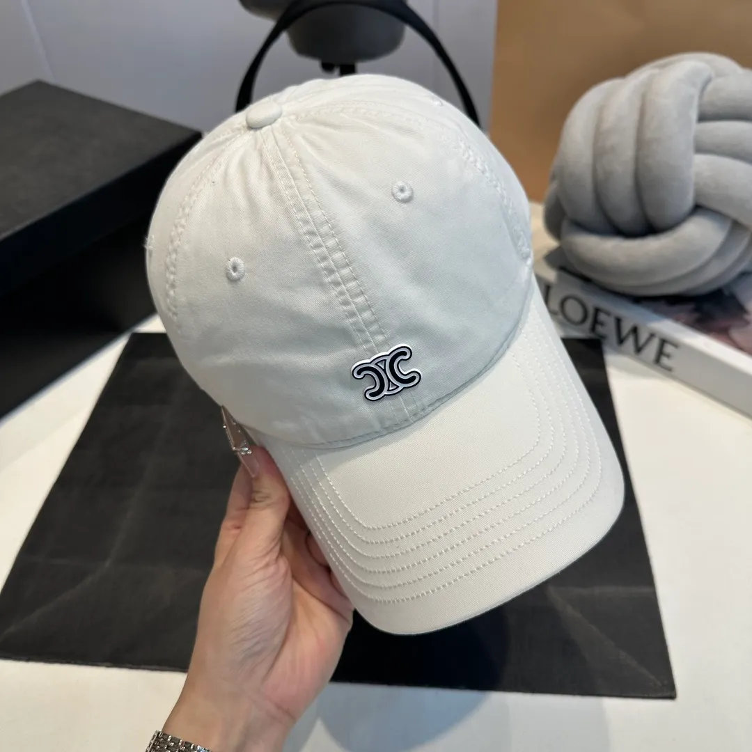 P60 CELINE's new classic casual and trendy baseball cap🧢Japanese and Korean style, looks great with any combination! A must-have when traveling