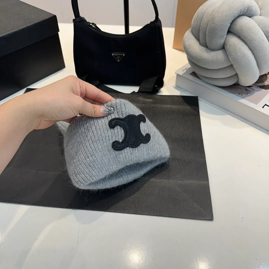 P60 CELINE 2024 autumn and winter new rabbit fur beanie, Korean style design ~ a must-have for autumn and winter wear