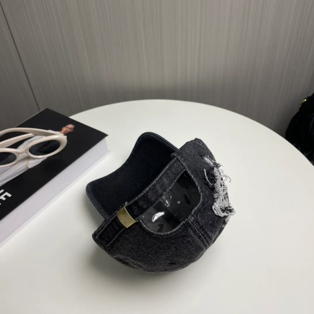 P56💛 Comes with dust bag [CELINE Celine] new denim baseball cap🧢, a must-have and easy to match when going out, hurry up and get it!