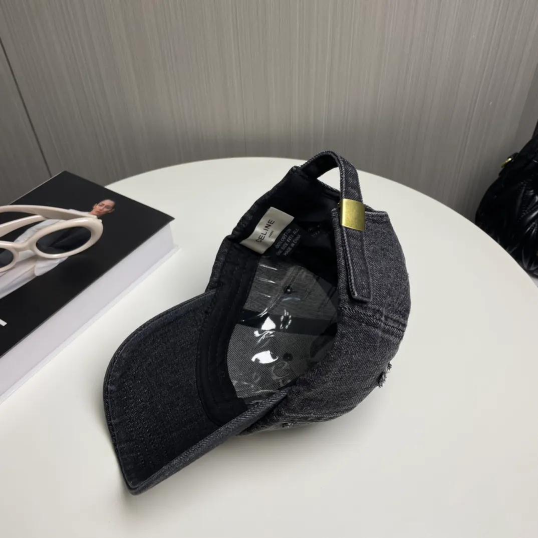 P56💛 Comes with dust bag [CELINE Celine] new denim baseball cap🧢, a must-have and easy to match when going out, hurry up and get it!