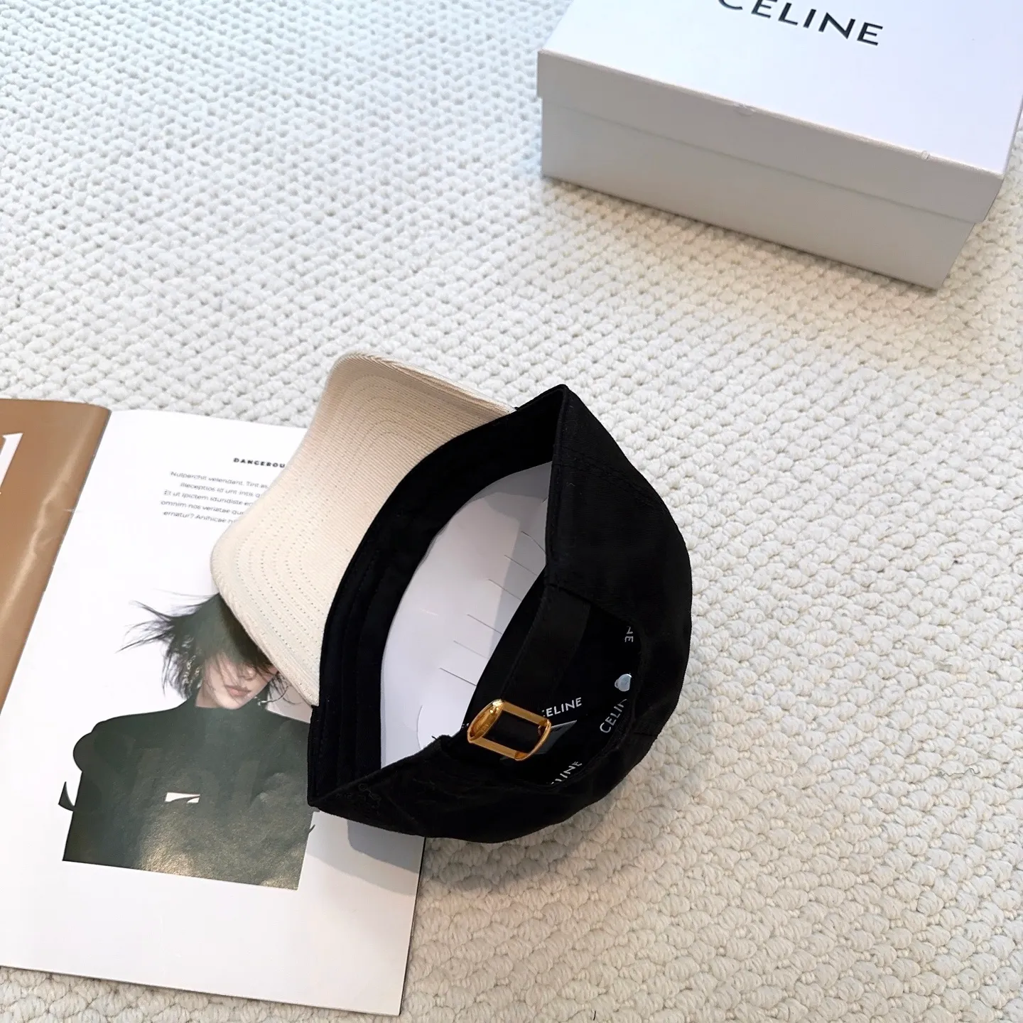 P70 popular CELINE official website purchase version. Original 1:1 customized! The latest baseball cap with the same style as the simple letter star, fashionable and high-end workmanship! Every hat is made with care! Extraordinary quality, suitable for both men and women.    Céline's hat has a simple design, high-end color matching, delicate texture, and clean style. It is an iconic item. The letter C is the official icon of CELINE. It is deeply rooted in the brand's historical heritage, and at the same time it exudes modern elegance and a new trend of retro modernity. Simple baseball cap decorated with C logo. Self-attitude, no need to elaborate.
