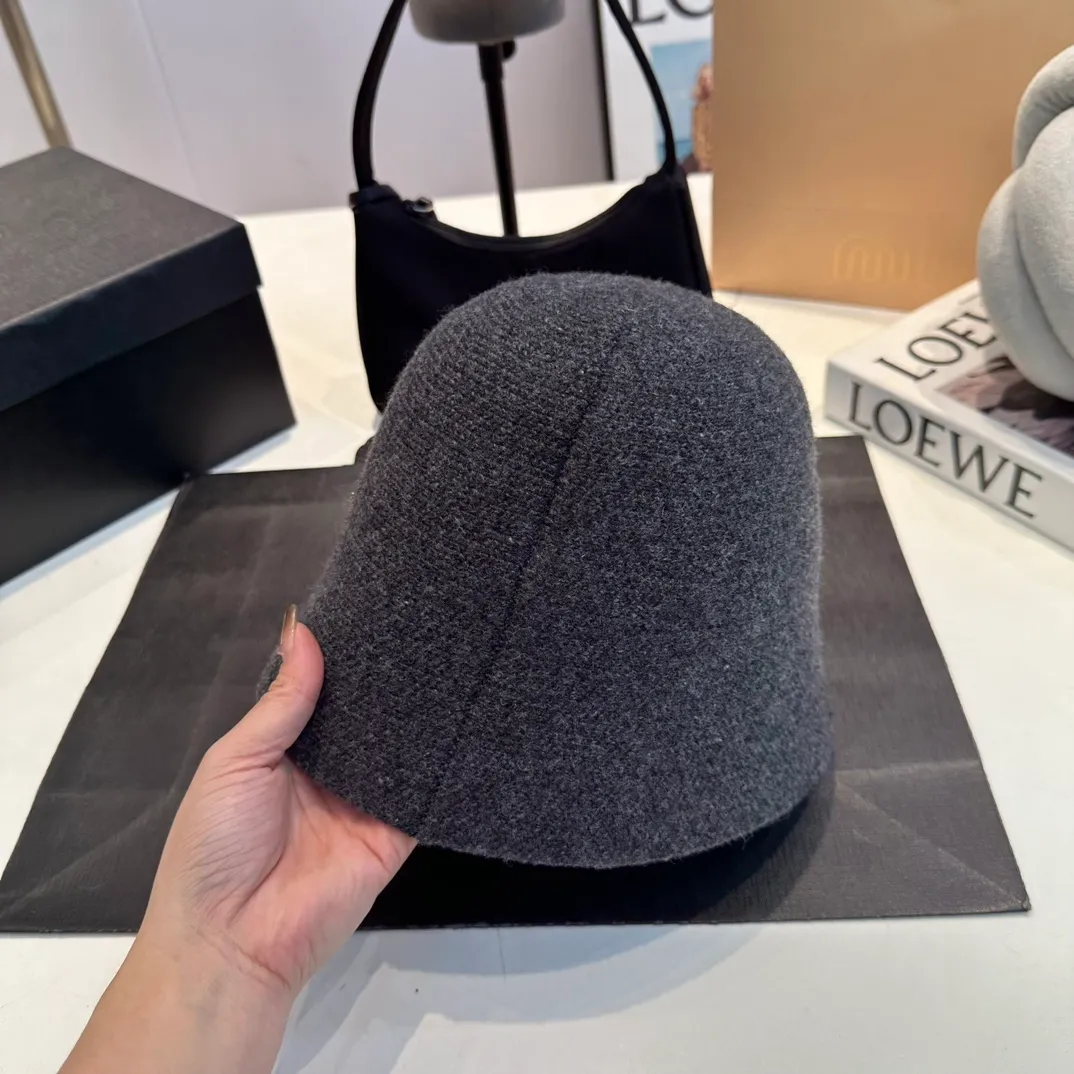 P60 Celine wool bucket hat, knitted clutch hat, head circumference 57cm
