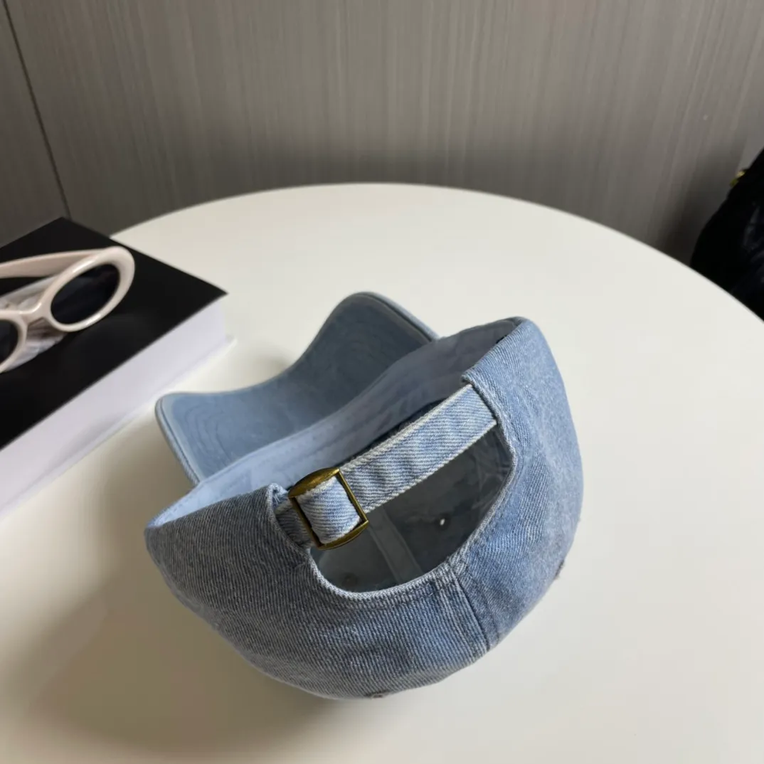 P70💛 Comes with dust bag [CELINE Celine] new denim baseball cap🧢, a must-have and easy to match when going out, hurry up and get it!