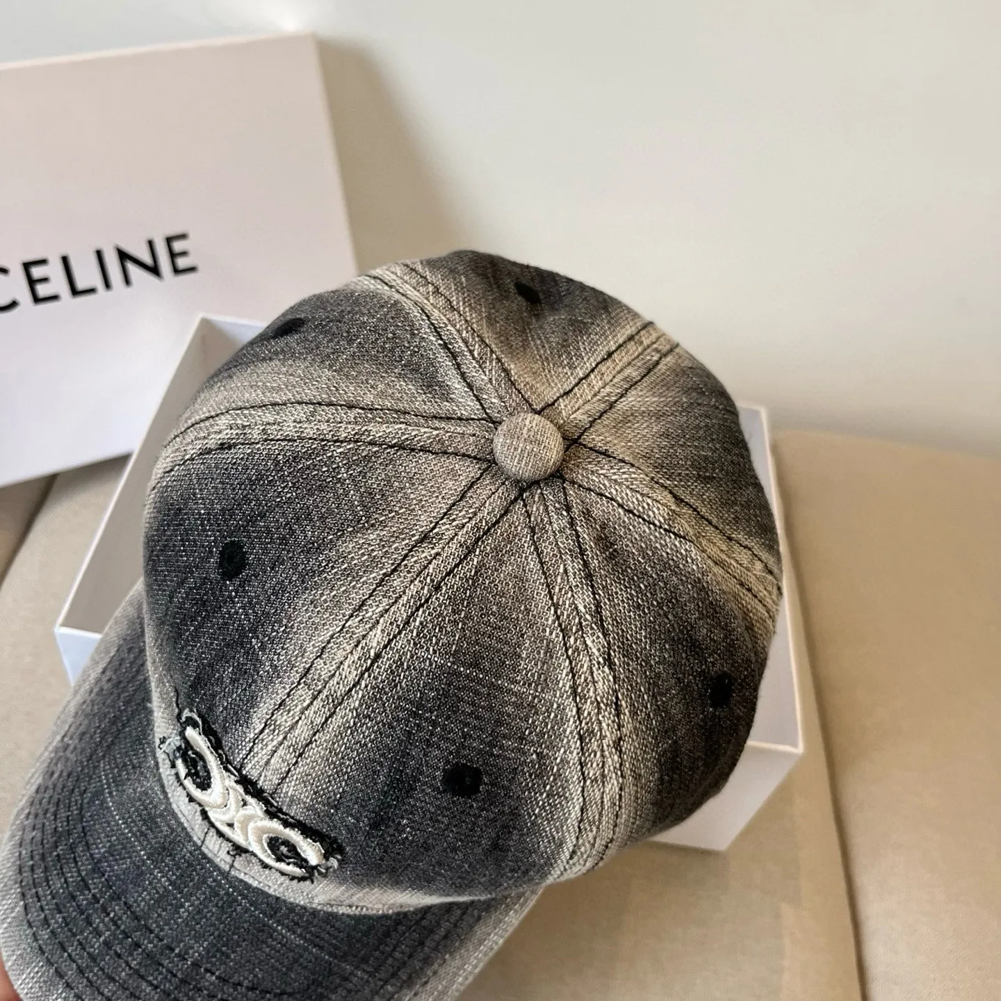 P70 [CELINE Celine] New classic casual and trendy baseball cap🧢Japanese and Korean style, looks great with any combination! A must-have when traveling
