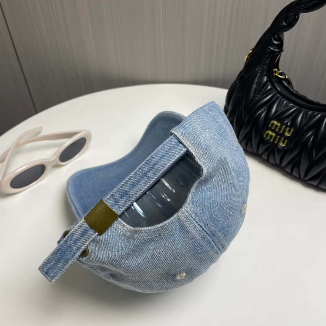 P60💛 Comes with dust bag [CELINE Celine] new denim baseball cap🧢, a must-have and easy to match when going out, hurry up and get it!