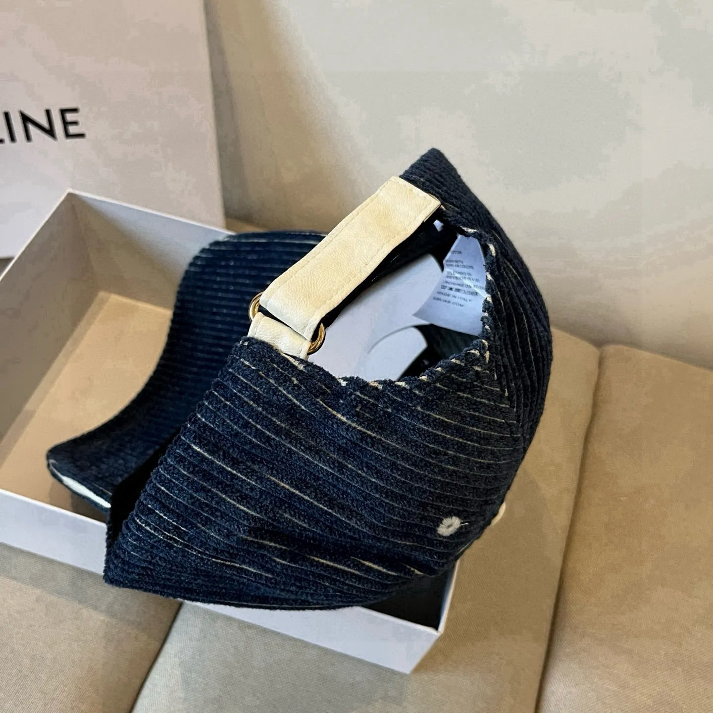 P60 [CELINE Celine] New classic casual and trendy baseball cap🧢Japanese and Korean style, looks great with any combination! A must-have when traveling