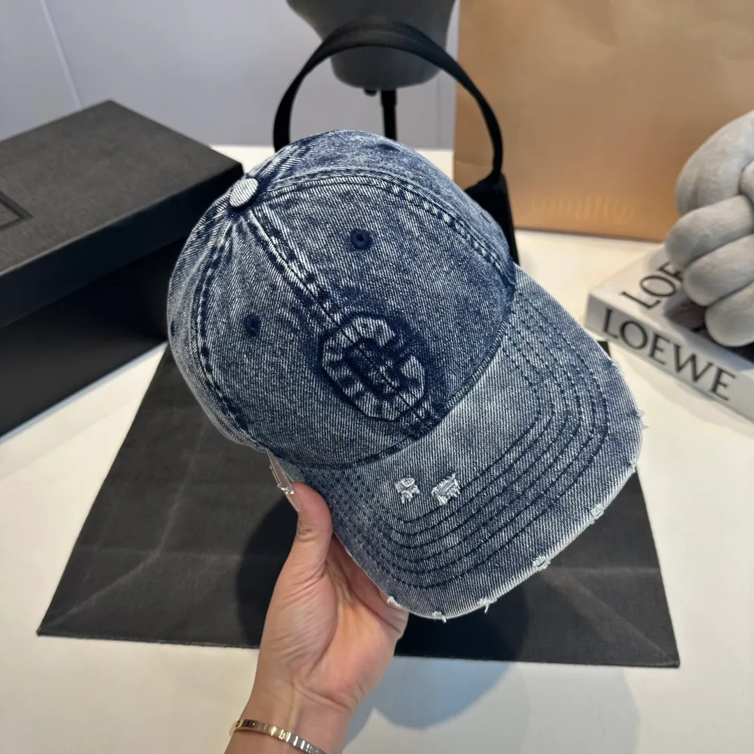 P56 CELINE washed ripped denim baseball cap 🎩 Original quality, very popular 🔥 Very exquisite craftsmanship [Love] High-end and classy, ​​low-key luxury, easy to carry