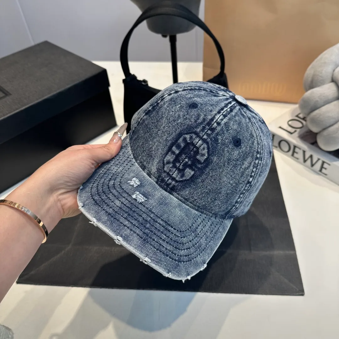 P56 CELINE washed ripped denim baseball cap 🎩 Original quality, very popular 🔥 Very exquisite craftsmanship [Love] High-end and classy, ​​low-key luxury, easy to carry