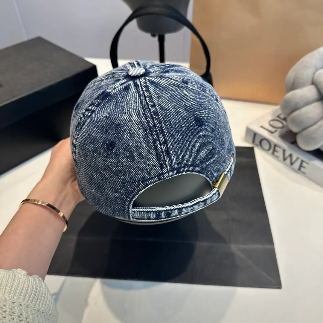 P56 CELINE washed ripped denim baseball cap 🎩 Original quality, very popular 🔥 Very exquisite craftsmanship [Love] High-end and classy, ​​low-key luxury, easy to carry