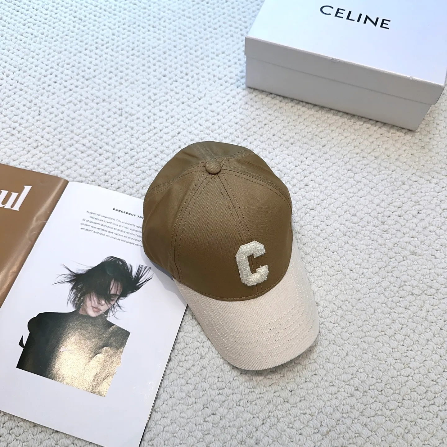 P70 popular CELINE official website purchase version. Original 1:1 customized! The latest baseball cap with the same style as the simple letter star, fashionable and high-end workmanship! Every hat is made with care! Extraordinary quality, suitable for both men and women.    Céline's hat has a simple design, high-end color matching, delicate texture, and clean style. It is an iconic item. The letter C is the official icon of CELINE. It is deeply rooted in the brand's historical heritage, and at the same time it exudes modern elegance and a new trend of retro modernity. Simple baseball cap decorated with C logo. Self-attitude, no need to elaborate.