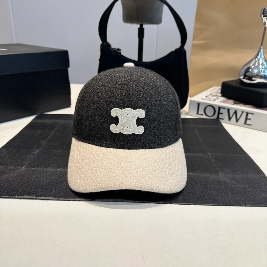 P54 CELINE's new classic casual and trendy baseball cap🧢Japanese and Korean style, looks great with any combination! A must-have when traveling