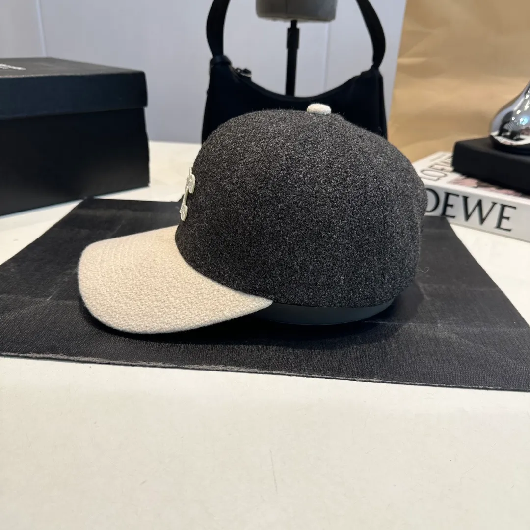 P54 CELINE's new classic casual and trendy baseball cap🧢Japanese and Korean style, looks great with any combination! A must-have when traveling