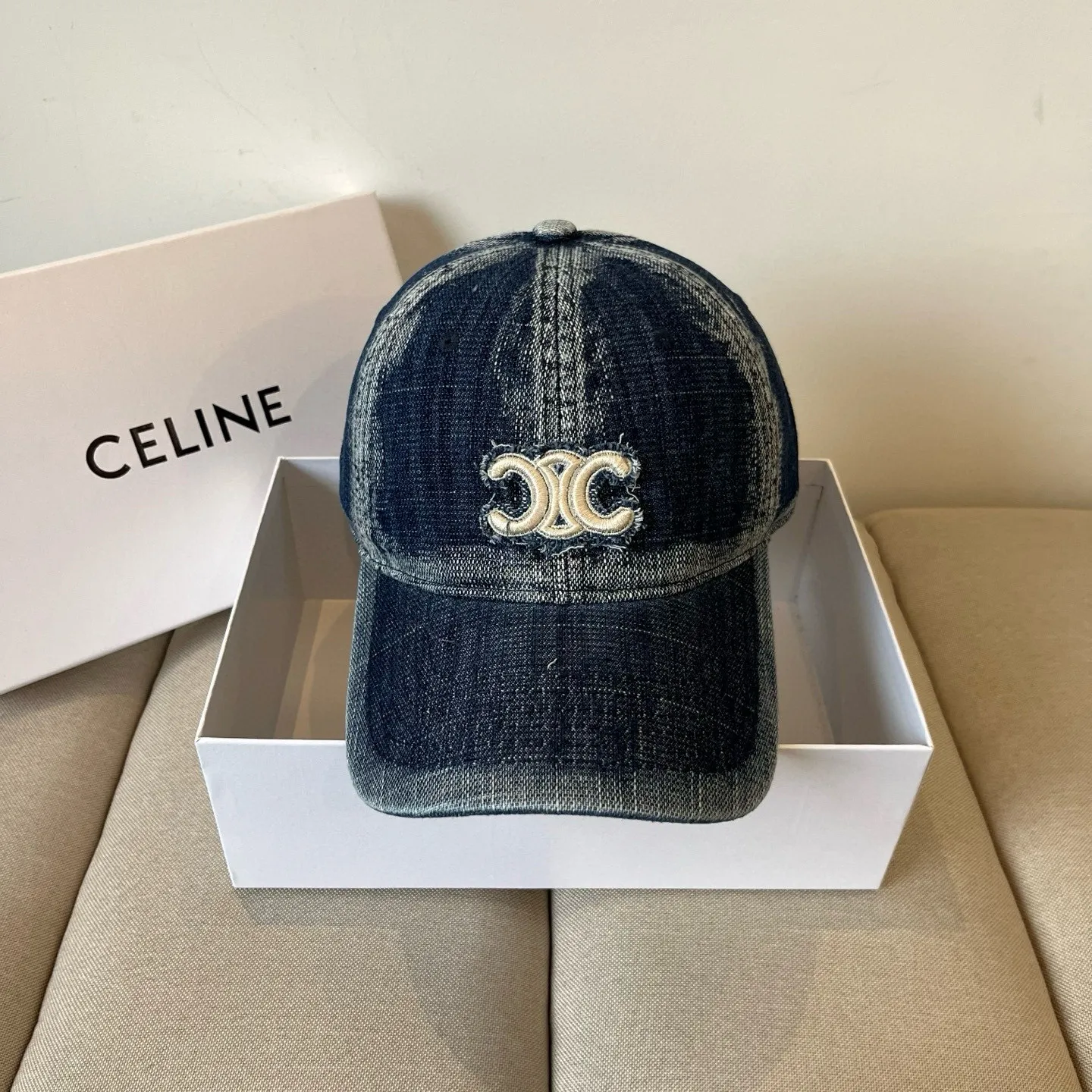 P70 [CELINE Celine] New classic casual and trendy baseball cap🧢Japanese and Korean style, looks great with any combination! A must-have when traveling