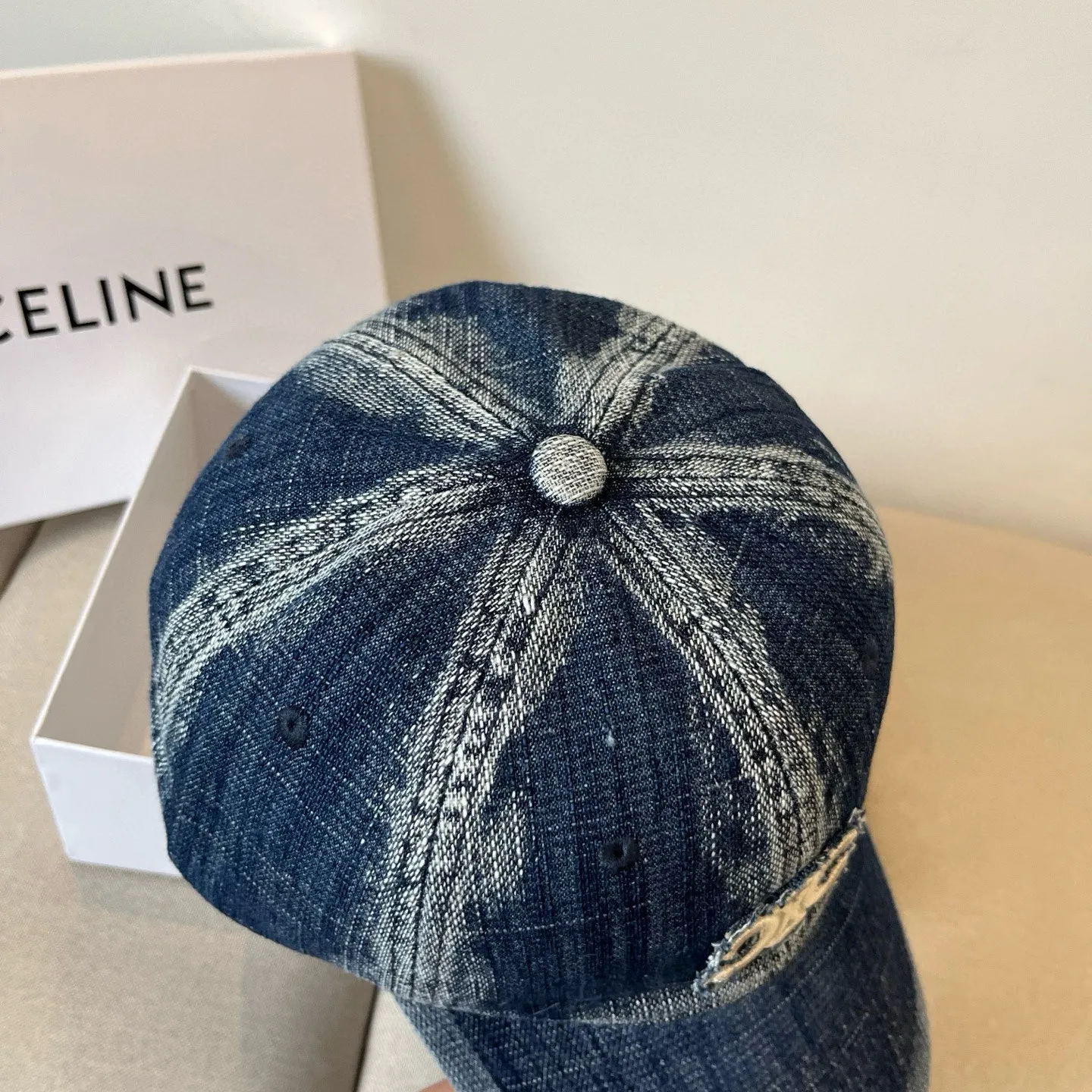 P70 [CELINE Celine] New classic casual and trendy baseball cap🧢Japanese and Korean style, looks great with any combination! A must-have when traveling