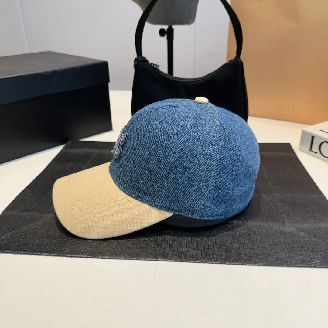 P56 CELINE's new classic casual and trendy baseball cap🧢Japanese and Korean style, looks great with any combination! A must-have when traveling