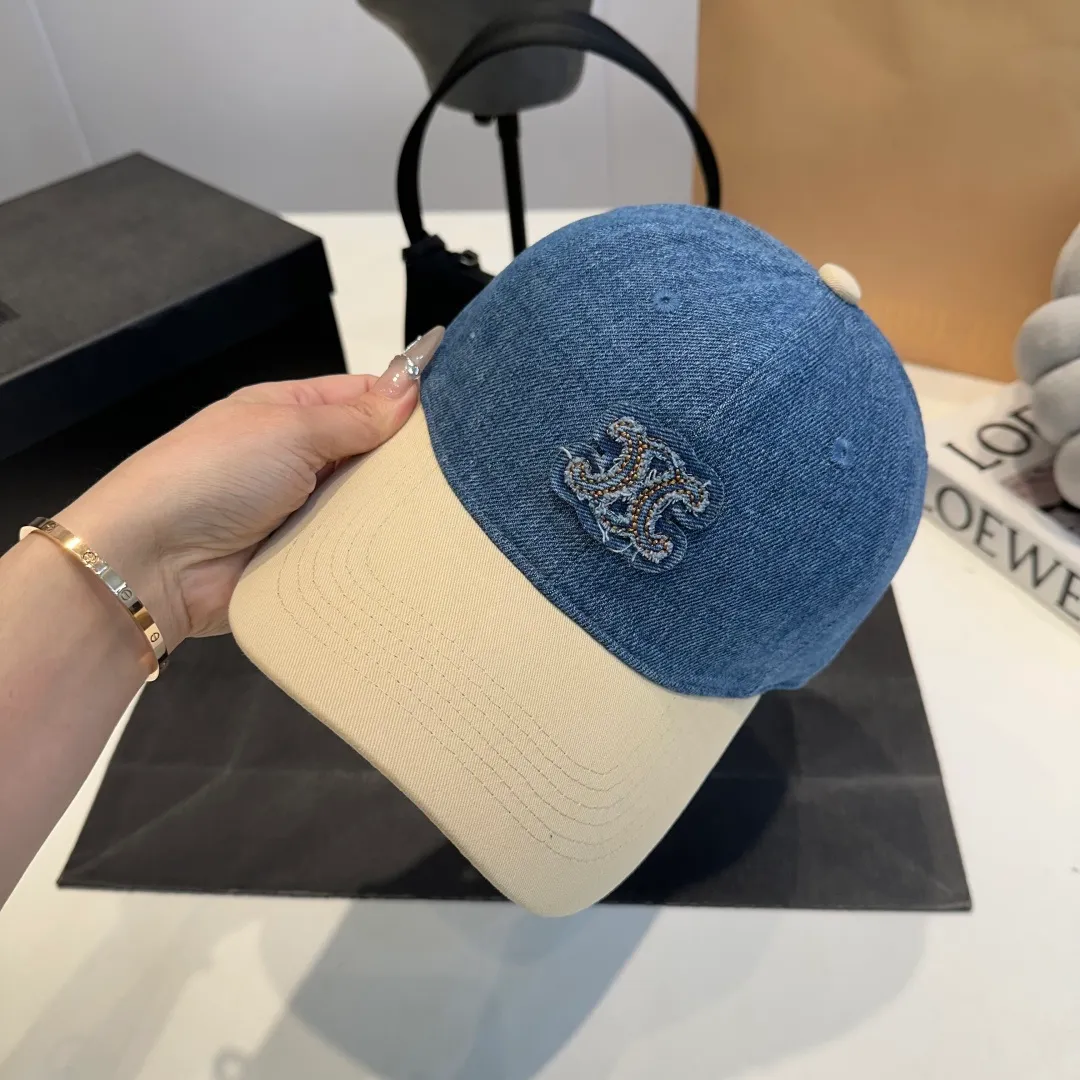 P56 CELINE's new classic casual and trendy baseball cap🧢Japanese and Korean style, looks great with any combination! A must-have when traveling