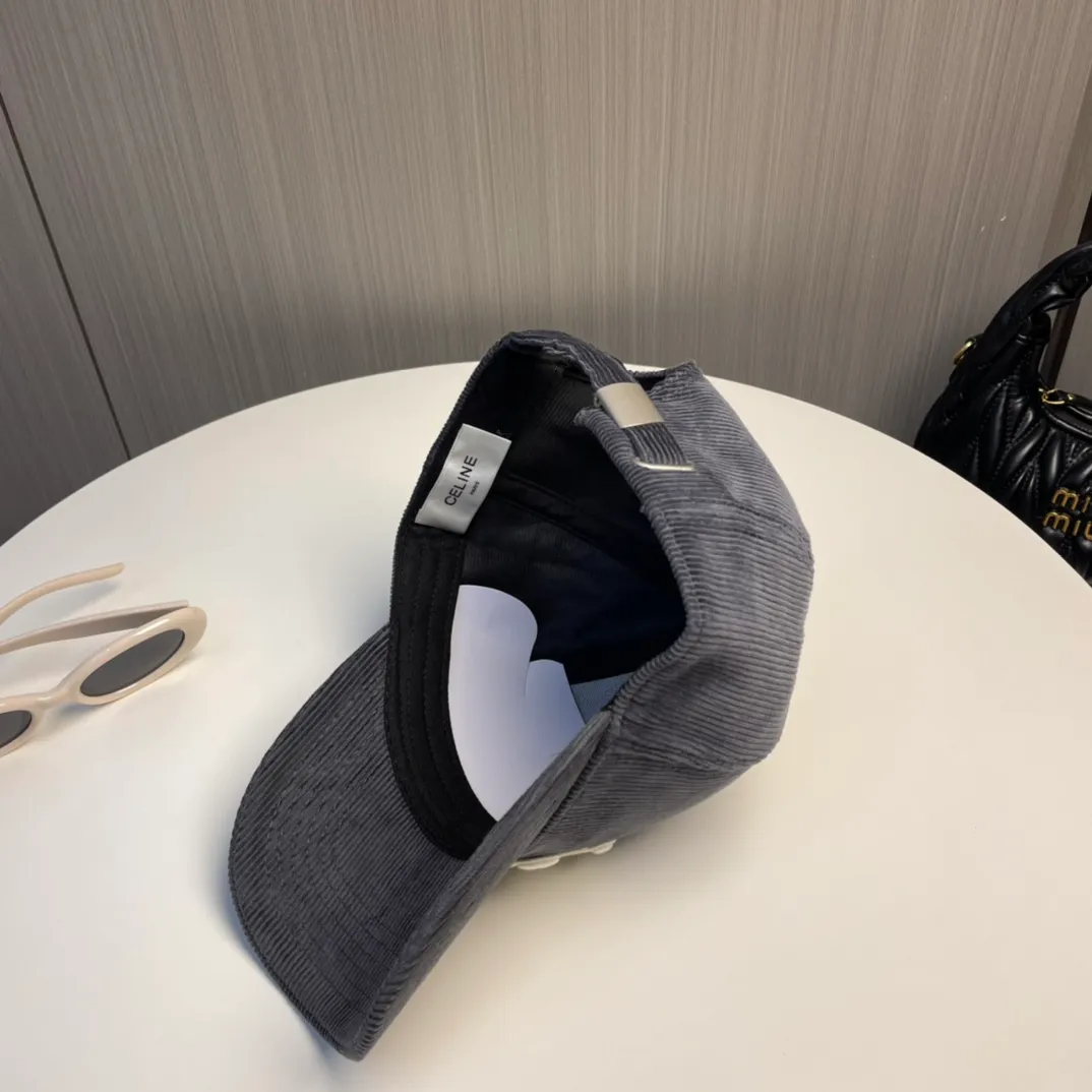P60 [CELINE Celine] New classic casual and trendy style for autumn and winter. Corduroy simple baseball cap now available🧢Japanese and Korean style, looks great with any combination! A must-have when traveling