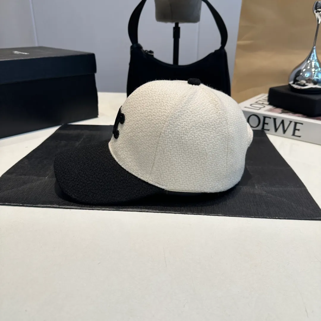 P54 CELINE's new classic casual and trendy baseball cap🧢Japanese and Korean style, looks great with any combination! A must-have when traveling