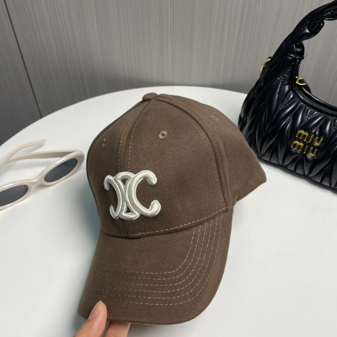 P66 💛 Comes with dust bag [CELINE Celine] new simple baseball cap, new shipment, big brand style is super easy to match, hurry up and get it!