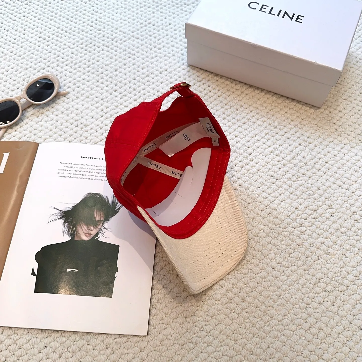 P70 popular CELINE official website purchase version. Original 1:1 customized! The latest baseball cap with the same style as the simple letter star, fashionable and high-end workmanship! Every hat is made with care! Extraordinary quality, suitable for both men and women.    Céline's hat has a simple design, high-end color matching, delicate texture, and clean style. It is an iconic item. The letter C is the official icon of CELINE. It is deeply rooted in the brand's historical heritage, and at the same time it exudes modern elegance and a new trend of retro modernity. Simple baseball cap decorated with C logo. Self-attitude, no need to elaborate.